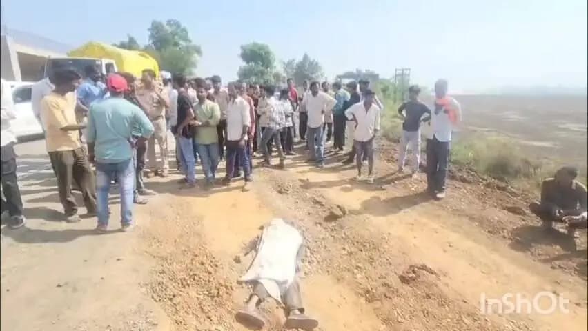 विदिशा नगर: भैरोंखेड़ी चौराहे पर डंपर की टक्कर से युवक की मौत, परिजनों का हंगामा