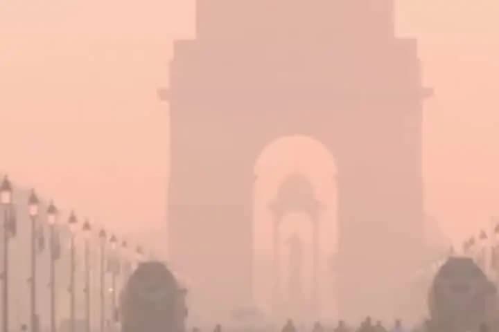 दिल्ली में प्रदूषण से राहत के संकेत, इंडिया गेट का AQI 147 दर्ज