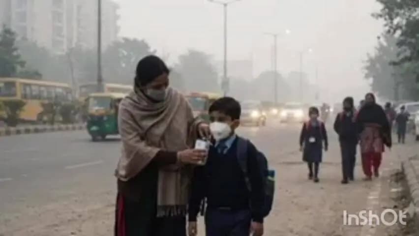 *नई दिल्ली: बच्चों के लिए माता-पिता खुद खरीद रहे एयर प्यूरिफायर, स्कूलों पर उठे सवाल*
दिल्ली में बढ़ते वायु प्रदूषण के