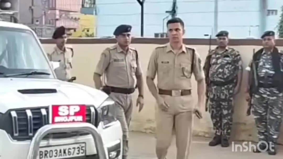 तरारी: SP अवधेश दीक्षित का बड़ा एक्शन, सिकरहटा थानाध्यक्ष मनोज कुमार को लापरवाही पर किया सस्पेंड, लूटकांड में देरी का आरोप