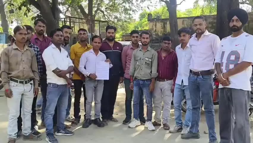 पुवायां: स्मार्ट मीटर से रोजगार पर संकट, मीटर रीडरों ने समायोजन की उठाई मांग
