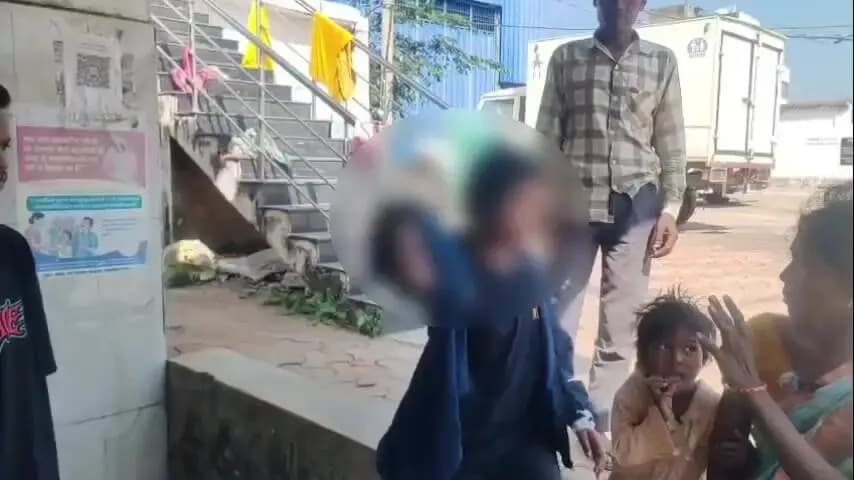 लोहरदगा: कस्तूरबा विद्यालय की छात्रा की हालत बिगड़ी, परिजनों ने मारपीट की आशंका जताई, उठे सवाल