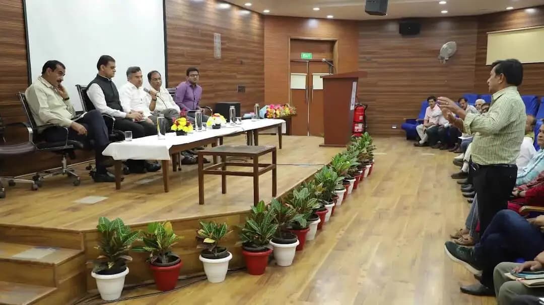 मंत्री प्रवेश वर्मा ने दिल्ली जल बोर्ड मुख्यालय में वर्षा जल संचयन को लेकर की बैठक, भूजल स्तर सुधारने और जल संरक्षण पर जोर