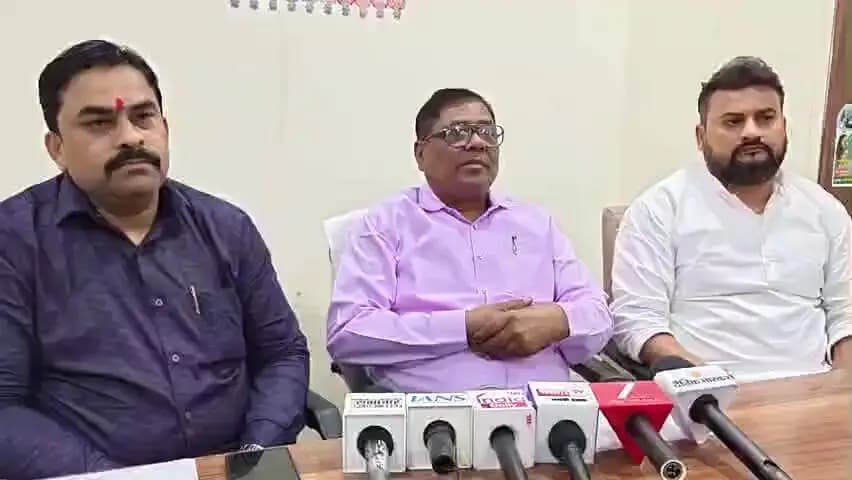 फर्रुखाबाद: भाजपा जिलाध्यक्ष फतेहचंद वर्मा ने भारत रत्न सरदार वल्लभभाई पटेल की जयंती पर पत्रकारों से की बात