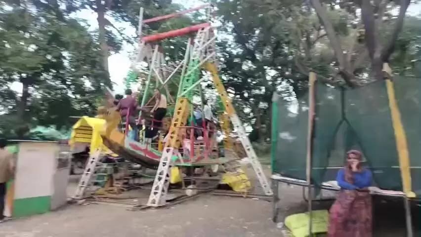 भरथना: महेवा कस्बे के रामजानकी मंदिर मेले में दुकानदारों से वसूली की चर्चा, अव्यवस्था पर दुकानदारों का आक्रोश