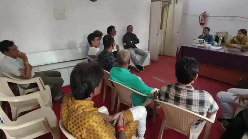 शाजापुर: मोहन बड़ोदिया तहसील में पटाखा दुकानों के स्थल निर्धारण पर बैठक हुई, सहमति नहीं बनी, व्यापारियों ने समय मांगा