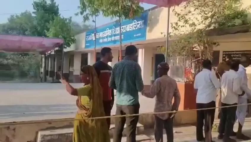 बांसवाड़ा: बांसवाड़ा में पंचायतीराज चुनाव का दूसरा चरण: 139 पंचायतों के 379 केंद्रों पर मतदान शुरू