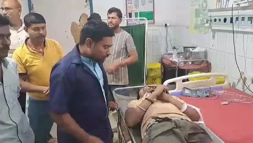 जमुई: मलयपुर फाटक के पास तेज रफ्तार ट्रैक्टर ने युवक को चढ़ाकर फरार हो गया, गंभीर अवस्था में सदर अस्पताल में कराया गया भर्ती