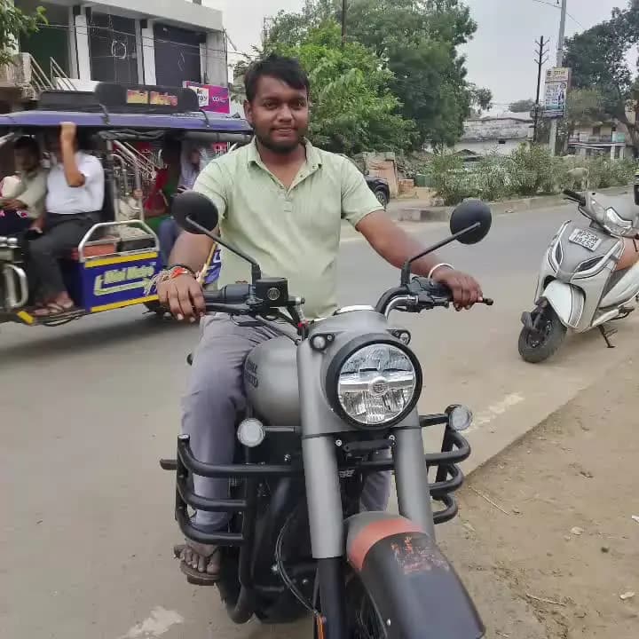 Aaj Maine bullet kharida Sanjay Gandhi College ke pass