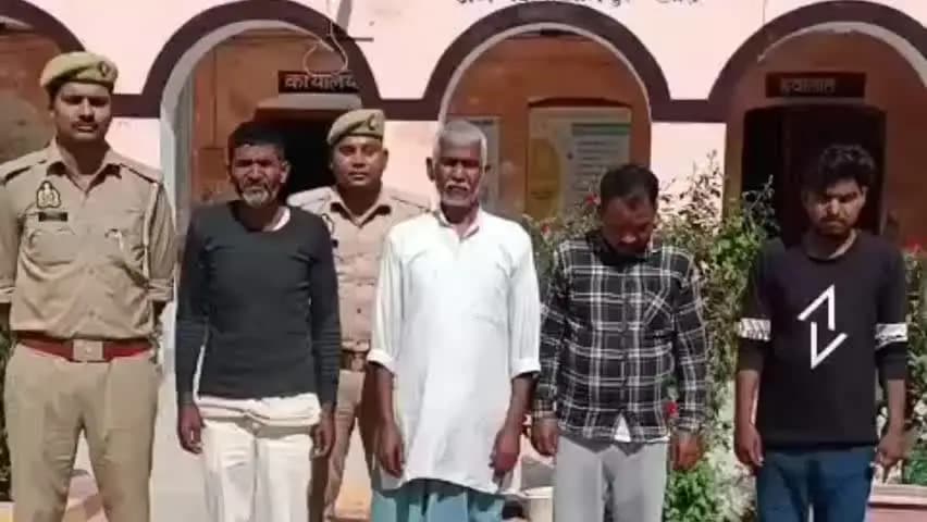 धौरहरा: ईसानगर पुलिस ने चार वारंटी अभियुक्तों को किया गिरफ्तार