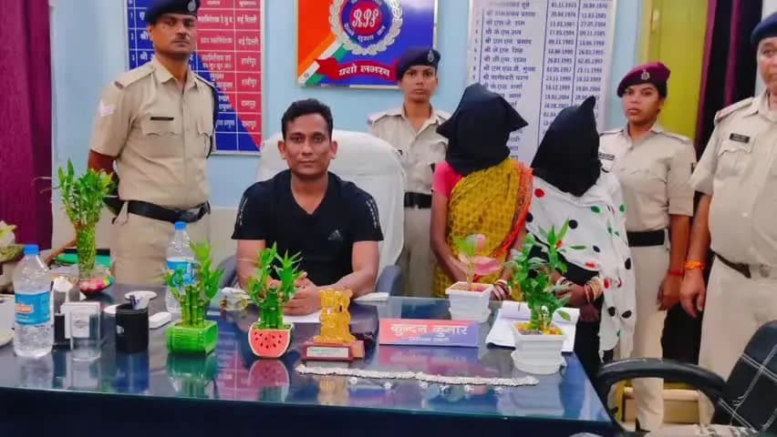 बक्सर: बक्सर रेलवे स्टेशन पर महिला चोर गिरोह का भंडाफोड़, दो गिरफ्तार; बीस हजार के चांदी के गहने बरामद
