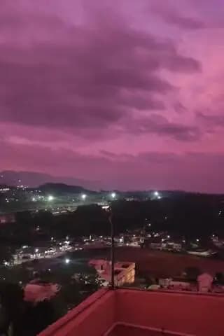 दंतेवाड़ा: *किरंदुल में पहली बार दिखा गुलाबी आसमान, चक्रवात ' अर्नब का असर मंगलवार रात 9 बजे से शुरू हुई रिमझिम बारिश, मौसम विभाग