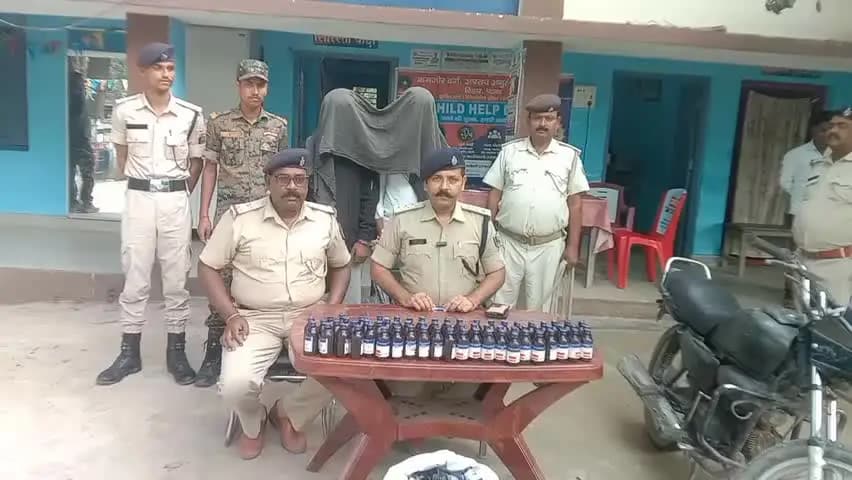 फारबिसगंज: फारबिसगंज में पुलिस ने नशा तस्करों पर किया प्रहार, 36.7 लीटर कोडिनयुक्त कफ सीरप के साथ दो गिरफ्तार