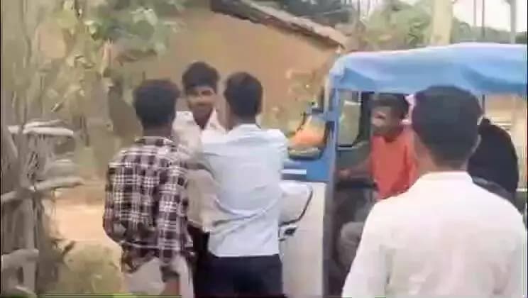 भवनाथपुर: भवनाथपुर में रोजगार का संकट:चेन्नई जाने वाले मजदूरों को लेकर दो ठेकेदारो में नोकझोंक, पलायन रोकने के लिए रोजगार की माग