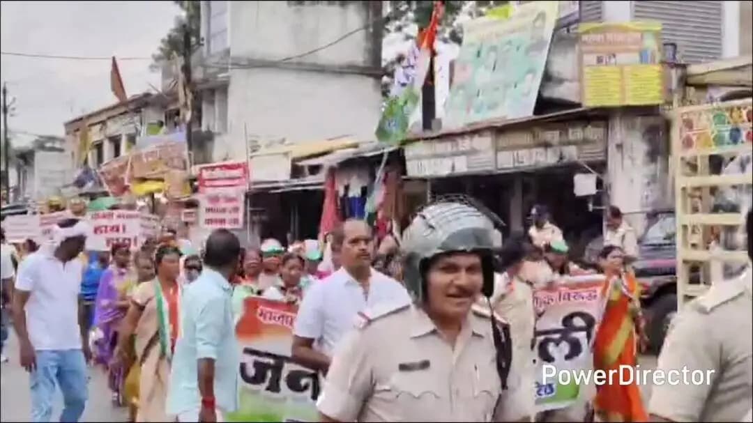 परसिया: हजारों लोगों के साथ कांग्रेस ने निकाली जनआक्रोश रैली, दशहरा कार्यक्रम में गड़बड़ी को लेकर प्रशासन और BJP पर गरजी