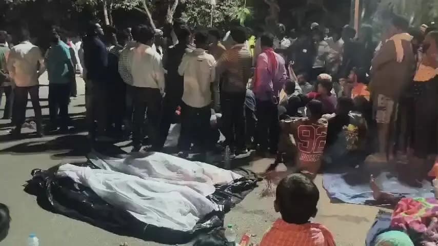 लोहरदगा: कुडू में दो लोगों की मौत के मामले में दुर्घटनाग्रस्त हाइवा जब्त, पीड़ित परिवार ने थाना प्रभारी की सराहना की