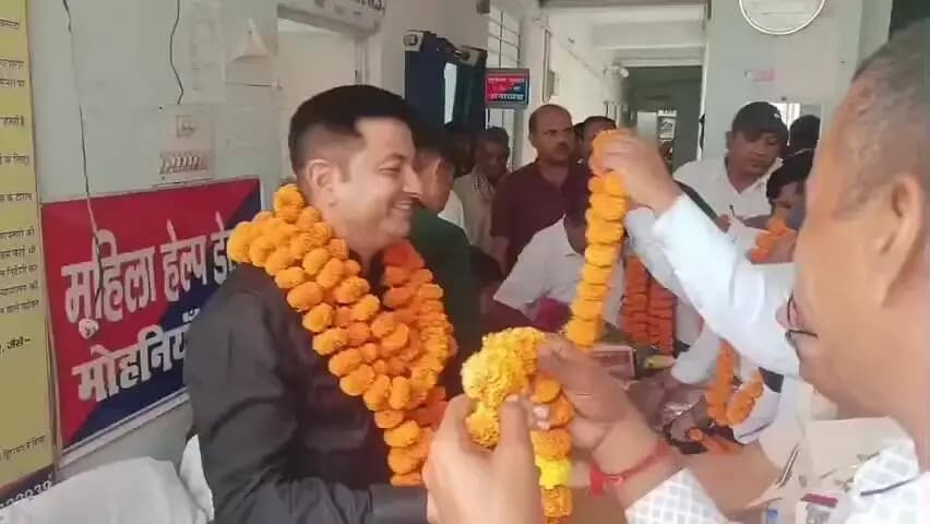 मोहनिया: पूर्व थानाध्यक्ष आलोक कुमार को दी गई विदाई, मुकेश कुमार ने संभाली मोहनिया थाने की कमान