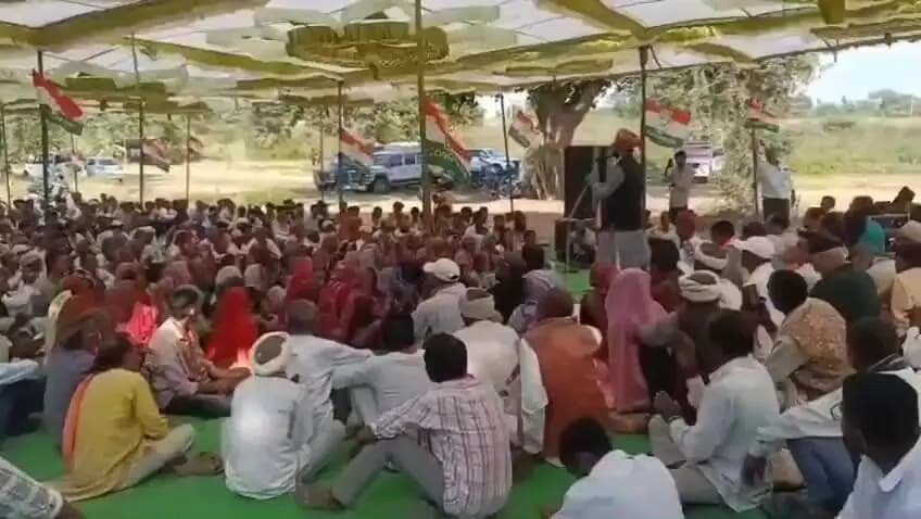 आनंदपुरी: नानाभूखिया-मुंदरी-बड़लिया सीमा पर कांग्रेस की बैठक में उमड़ा जनसैलाब, मालवीया ने बीएपी पर साधा निशाना