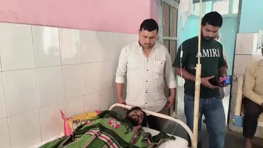 भरथना: बकेवर नसीरपुर बोझा गांव के मजदूरों को चांदूपुर में मधुमक्खियों के हमले में तीन मजदूर घायल, एक को रेफर किया गया