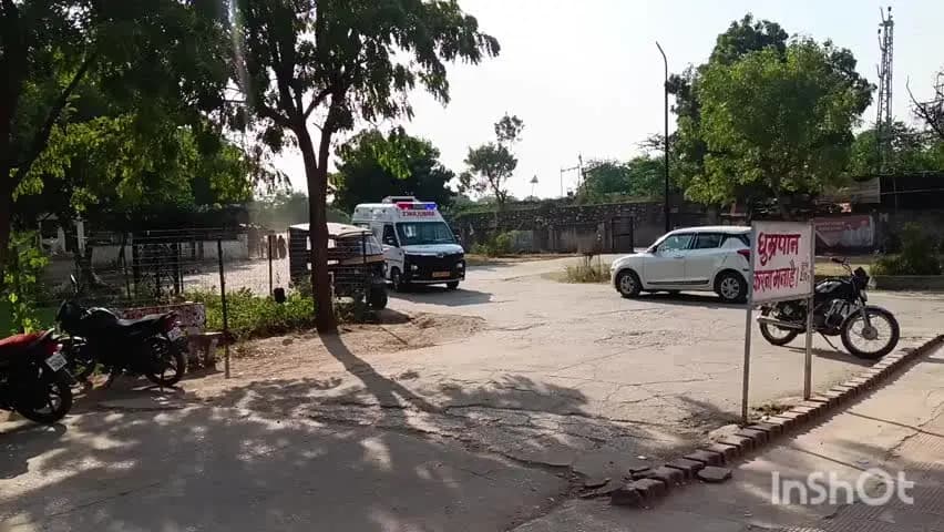 कपासन: रोलिया में पिक-अप वाहन नदी पुलिया से टकराया, शराब के नशे में वाहन चलाने से चालक घायल, 108 ने पहुंचाया अस्पताल