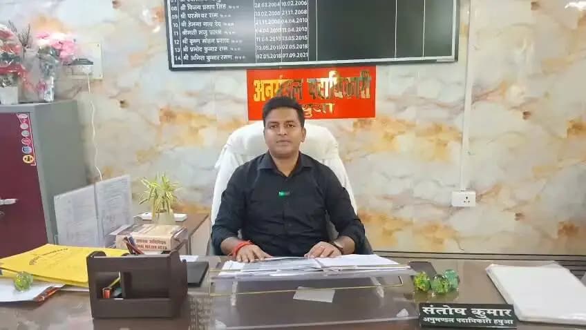 हथुआ अनुमंडल कार्यालय परिसर में दिनांक 27,28 एवं 29 अक्टूबर को आयोजित पासपोर्ट सेवा शिविर का लाभ लेने के लिए के आधिकारिक वेबसाइट पर स्लॉट बुक कर सकते हैं।