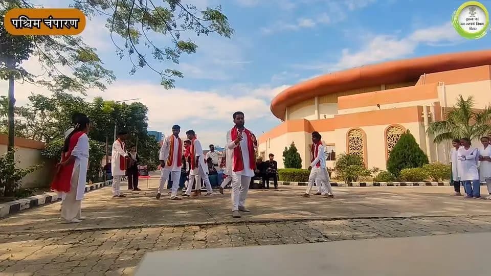 जिला स्तरीय युवा उत्सव : विजेता नुक्कड़ नाटक टीम ने 'नशामुक्त युवा, विकसित भारत' का दिया संदेश।
Samrat Choudhary
Information & Public Relations Department, Government of Bihar
Art, Culture and Youth Department, Government of Bihar