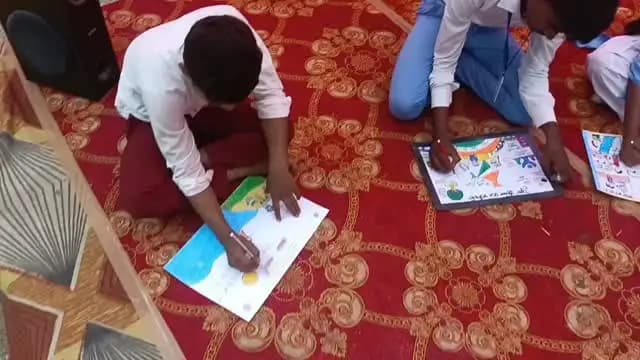 🎨🌟 युवा उत्सव 2026: घोसी प्रखंड में नन्हे कलाकारों ने चित्रकला के माध्यम से बिखेरे रचनात्मकता के रंग!
✅ जिला पदाधिकारी, जहानाबाद श्रीमती छिरिङ वाई भूटिया के निर्देशानुसार प्रखंड स्तरीय युवा उत्सव 2026 के अंतर्गत घोसी प्रखंड में चित्रकला प्रतियोगिता का आयोजन।
🖌️ बच्चों ने उत्साहपूर्ण सहभागिता करते हुए अपनी कल्पनाशक्ति, कलात्मक कौशल एवं रचनात्मक प्रतिभा का प्रदर्शन किया।
🌈 रंगों के माध्यम से बच्चों की प्रतिभा, उत्साह एवं सृजनशीलता की सुंदर अभिव्यक्ति!
🏆 प्रखंड स्तर पर चयनित प्रतिभागियों को 30 एवं 31 अक्टूबर को आयोजित जिला स्तरीय युवा उत्सव में अपनी प्रतिभा प्रदर्शित करने का अवसर मिलेगा।
#युवाउत्सव2026 #चित्रकलाप्रतियोगिता #घोसी
#विकसितभारत_समृद्धबिहार_आदर्शजहानाबाद