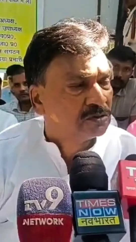 #सीतापुर: पुलिस प्रशासन की कार्यशैली पर भड़के संसद राकेश राठौर बताया पूरे शहर में सट्टा हो रहा है....
#videosvirales #reelsvideo #fbreels #NewsUpdate