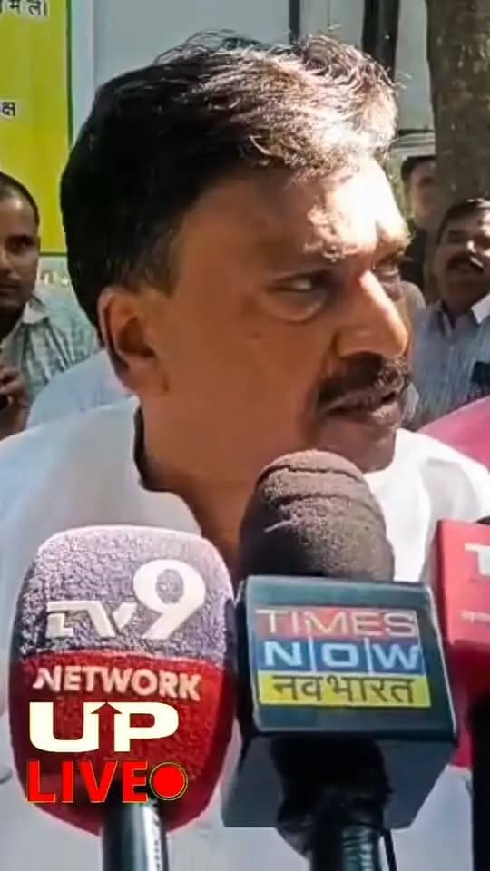 सीतापुर: केशव ग्रीन सिटी मामले में मुकेश अग्रवाल की गिरफ्तारी को लेकर सांसद राकेश राठौर धरने पर बैठे....