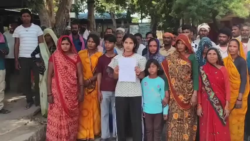 कौंच: ग्राम पड़री में गोदाम में पति की गला दबाकर हत्या करने और फांसी पर लटकाने का आरोप, कोतवाली में दी तहरीर