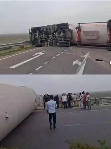 बेगूसराय के सिमरिया सिक्स लाइन पुल पर अचानक गैस भरी हाईवे पलट गई बड़ा हादसा होने से बच गया