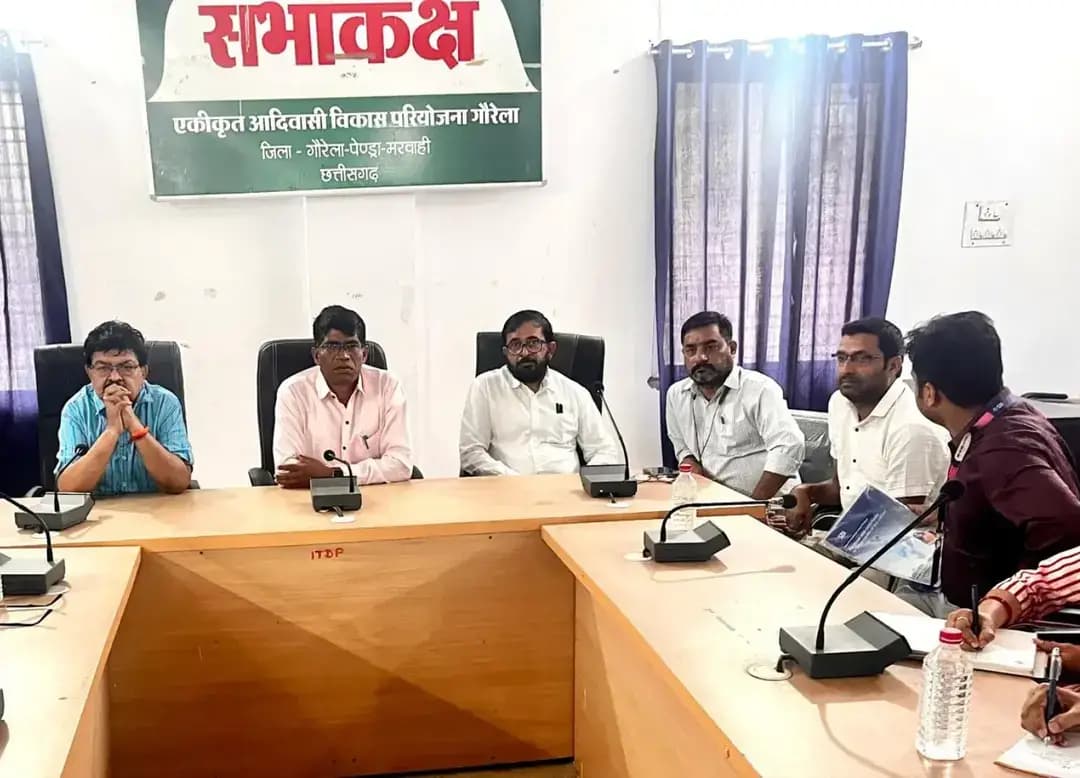 सूचना का अधिकार अधिनियम के प्रावधानों एवं आवेदन निराकरण की प्रक्रिया की जानकारी देने के लिए बुधवार को एकीकृत आदिवासी विकास परियोजना गौरेला के सभा कक्ष में प्रशिक्षण कार्यक्रम आयोजित किया गया। प्रशिक्षण में जिले के समस्त प्राचार्यों ने भाग लिया।
#chhattisgarhcmo
#dprchhattisgarh
#GPM