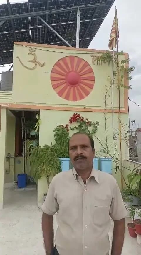 पीएम सूर्य घर मुफ्त बिजली योजना से आनन्द कुमार का बिजली बिल हुआ शून्य
स्वच्छ ऊर्जा की ओर बढ़ते कदम, बिजली बिल से मिली राहत
नालंदा जिले के अस्थावां प्रखंड के निवासी श्री आनन्द कुमार ने केंद्र सरकार की महत्वाकांक्षी पीएम सूर्य घर मुफ्त बिजली योजना का लाभ उठाकर अपने घर की छत पर सोलर प्लांट स्थापित कराया है। सौर ऊर्जा को अपनाने के उनके इस कदम से अब उनके बिजली बिल में उल्लेखनीय राहत मिली है और उनका बिजली बिल शून्य हो गया है।
पीएम सूर्य घर मुफ्त बिजली योजना — सौर ऊर्जा अपनाएं, बिजली बिल में बचत पाएं और हरित भविष्य बनाएं।
Samrat Choudhary
CMO Bihar
Information & Public Relations Department, Government of Bihar
Energy Department, Bihar
Bihar State Power Holding Company Limited