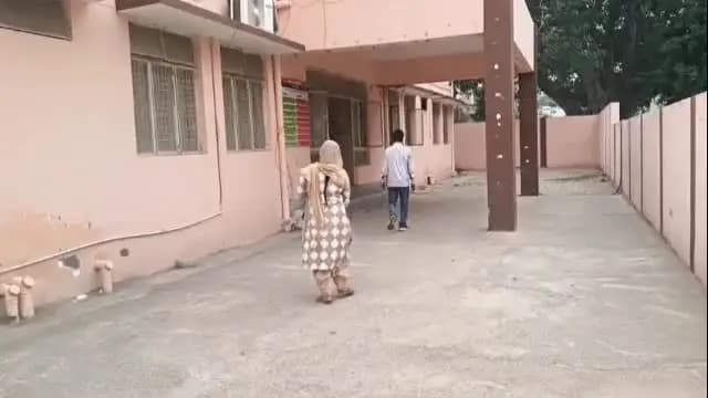 मथुरा: महिला से दुष्कर्म कर गांव के लोगों को अश्लील वीडियो दिखाने का आरोप खेत स्वामी पर, स्थानीय थाने में नहीं हुई सुनवाई