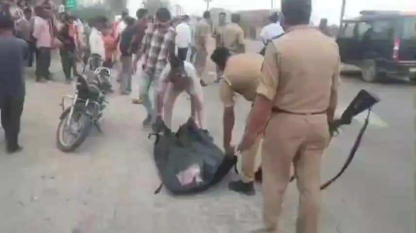 महोबा: कबरई में ट्रक की टक्कर से युवक की मौत, साथी घायल, पुलिस ने शव को मोर्चरी में रखा