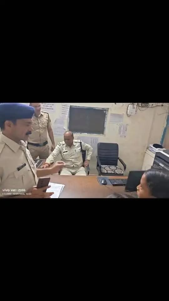➡️ सागर: शा. उ.मा. विद्यालय जमुनिया चिखली के विद्यार्थियों ने किया औद्योगिक भ्रमण।
बीनाजी में दुग्ध एवं हथकरघा उद्योग की कार्यप्रणाली समझी और देवरी थाने से ‘साइबर सुरक्षा’ के गुर सीखे। व्यावहारिक शिक्षा की ओर शानदार कदम!
#jansamparkMP #sagar