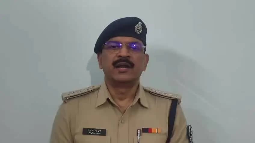 खानपुर: महिला की मांग में जबरन सिंदूर, वीडियो वायरल; खानपुर पुलिस ने मुख्य आरोपी को बेगूसराय के खोदावनपुर से पकड़ा
