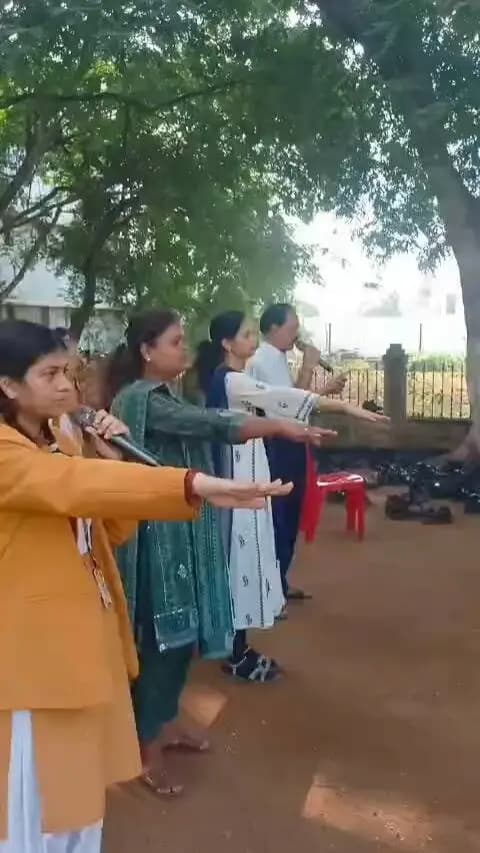 तंबाकू मुक्त युवा अभियान 4.0
राष्ट्रीय तंबाकू नियंत्रण कार्यक्रम
जिले के विभिन्न विद्यालयों में तंबाकू के दुष्प्रभावों एवं तंबाकू मुक्त शैक्षणिक संस्थान (ToFEI) के प्रति जागरूकता कार्यशालाएँ आयोजित की गईं। विद्यार्थियों को एंटी-टोबैको वॉलंटियर बनाया गया तथा कोटपा अधिनियम, नशामुक्ति केंद्र एवं तंबाकू मुक्त परिसर के संबंध में जानकारी देकर शपथ दिलाई गई।
🚭 तंबाकू छोड़ें, स्वस्थ जीवन चुनें! #mahasamund