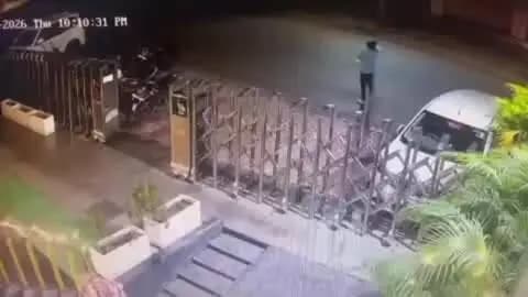 हज़ारीबाग: हजारीबाग में होटल पर 4 राउंड फायरिंग, मेन गेट के शीशे टूटे, लोग बाल-बाल बचे