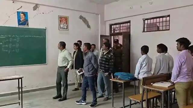 मुख्यमंत्री जन विश्वास अभियान के तहत प्रभारी कलेक्टर एवं सी ई ओ जिला पंचायत अभय सिंह ने ग्राम
दुलहरी में शासकीय हाई स्कूल का किया निरीक्षण
@CMMadhyaPradesh
@JansamparkMP
#JanVishwasAbhiyan2026
#हर_शुक्रवार_जनता_के_नाम