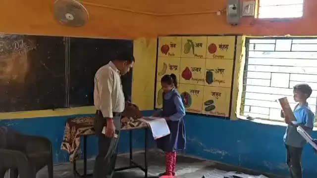 मुख्यमंत्री जन विश्वास अभियान के तहत प्रभारी कलेक्टर एवं सी ई ओ जिला पंचायत अभय सिंह ने ग्राम नौसेमर में स्कूल, आगनबाडी केंद्र का किया निरीक्षण
@JansamparkMP
#JanVishwasAbhiyan2026
#हर_शुक्रवार_जनता_के_नाम