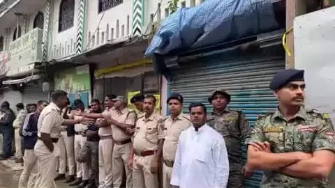 फुलवरिया: बथुआ बाजार में अयोध्या का राम मंदिर की झांकी बनी आकर्षण का मुख्य केन्द्र, जुलूस के दौरान चप्पे-चप्पे पर तैनात रही पुलिस