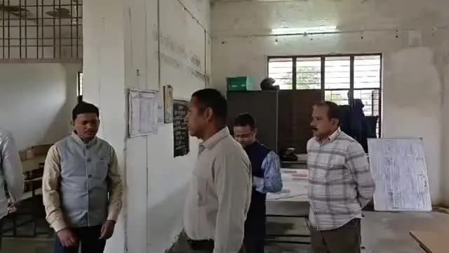 मुख्यमंत्री जन विश्वास अभियान के तहत प्रभारी कलेक्टर एवं सी ई ओ जिला पंचायत अभय सिंह ने ग्राम रहठा में शासकीय उमावि विद्यालय का किया निरीक्षण
@CMMadhyaPradesh
@JansamparkMP
#JanVishwasAbhiyan2026
#हर_शुक्रवार_जनता_के_नाम