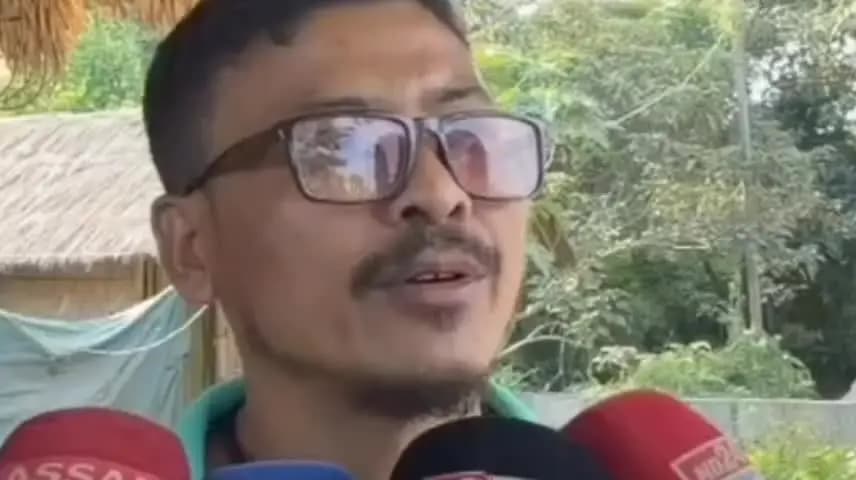 পূব ডিব্ৰুগড়: ঘনকান্ত গগৈৰ পত্নী-কন্যাৰ সন্ধানত বৰপথাৰৰ ন-হজাৰ কোঁৱৰ গাঁৱত বৰবৰুৱা আৰক্ষীৰ অভিযান।