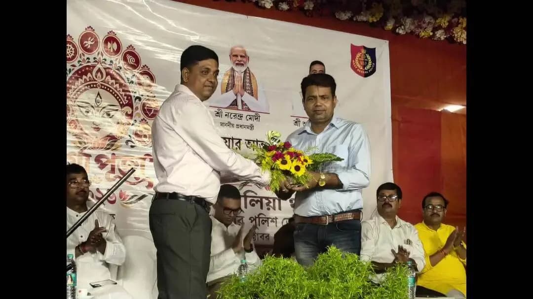 কৃষ্ণনগর ২: ধুবুলিয়া থানার বিজয়া সম্মিলনীতে উপস্থিত বিধায়ক সাধন ঘোষ, পুলিশ আধিকারিক ও বিজেপি নেতৃত্বের মিলনমেলা