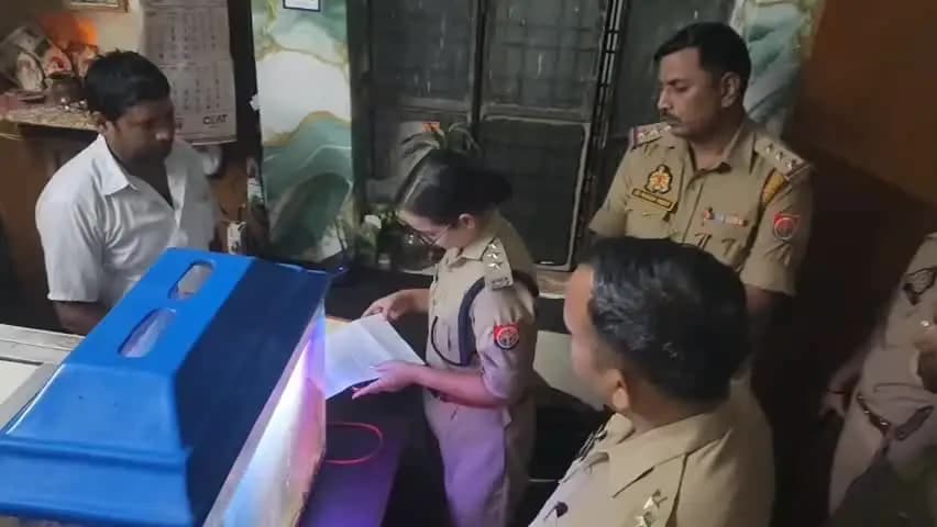 झांसी: देह व्यापार की शिकायत पर 11 होटलों में पुलिस ने की रेड, कुछ नहीं मिला तो महिलाओं ने कहा- अब घर से निकलना भी दूभर!