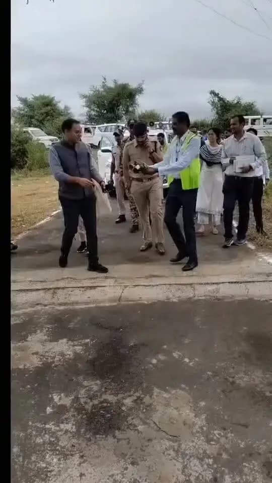 कलेक्टर श्री आशीष तिवारी ने किया ढीमरखेड़ा माइक्रो उद्वहन सिंचाई योजना के झिर्री पंप हाउस का निरीक्षण,अधिकारियों को दिए दिशा-निर्देश।
#jansamparkMP
#CMMadhyaPradesh
@jbpcommissioner
#मुख्यमंत्री_जनविश्वास_अभियान
#हर_शुक्रवार_जनता_के_नाम
#katni कटनी