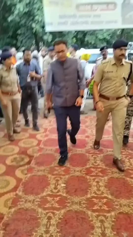 ग्रामीणों की समस्याएं सुनने खुद उनके बीच पहुंचे कलेक्टर,अधिकारियों को समय-सीमा में निराकरण के दिये निर्देश।
@jansamparkMP
@CMMadhyaPradesh
@jbpcommissioner
#मुख्यमंत्री_जनविश्वास_अभियान
#हर_शुक्रवार_जनता_के_नाम
#katni #कटनी