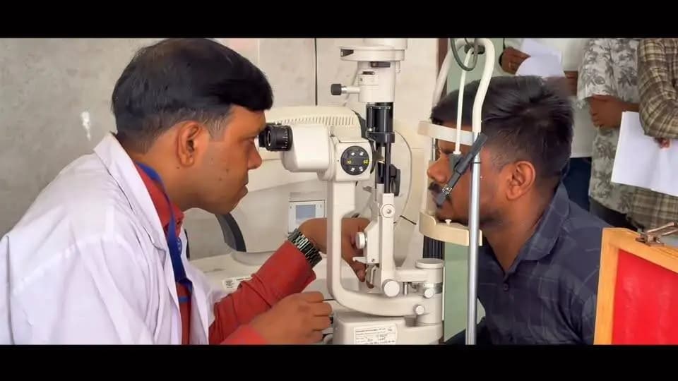सेवा संकल्प, बदलाव की कहानी!
बांका सदर अस्पताल में आंखों की जांच एवं इलाज की बेहतर सुविधाएं उपलब्ध कराई जा रही हैं। आंखों से संबंधित समस्याओं की पहचान, उचित परामर्श एवं उपचार के माध्यम से लोगों को बेहतर स्वास्थ्य सेवाएं प्रदान करने की दिशा में स्वास्थ्य विभाग निरंतर प्रयासरत है।
#Banka #Bihar #सदर_अस्पताल_बांका #आंखों_की_देखभाल #नेत्र_चिकित्सा #स्वास्थ्य_सेवा #सेवा_संकल्प #बदलाव_की_कहानी
Information & Public Relations Department, Government of Bihar