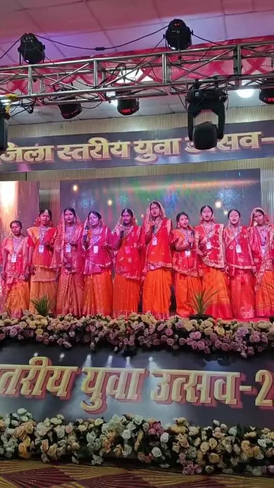 छठ गीतों की मधुर प्रस्तुतियों से गूंजा जिला स्तरीय युवा उत्सव 2026, स्थानीय लोक संस्कृति की दिखी अनूठी झलक।
चंद्रशेखर सिंह नगर भवन (टाउन हॉल), बांका।
#जिला_स्तरीय_युवा_उत्सव #युवा_उत्सव2026 #YouthFestival2026 #छठ_गीत #लोक_संस्कृति #Banka #BankaDistrict #DistrictAdministrationBanka #कला_और_संस्कृति
Information & Public Relations Department, Government of Bihar
Art, Culture and Youth Department, Government of Bihar